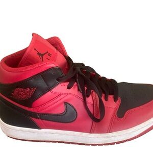 Air Jordan 1 mid ‘reverse bred’ Men’s size 8